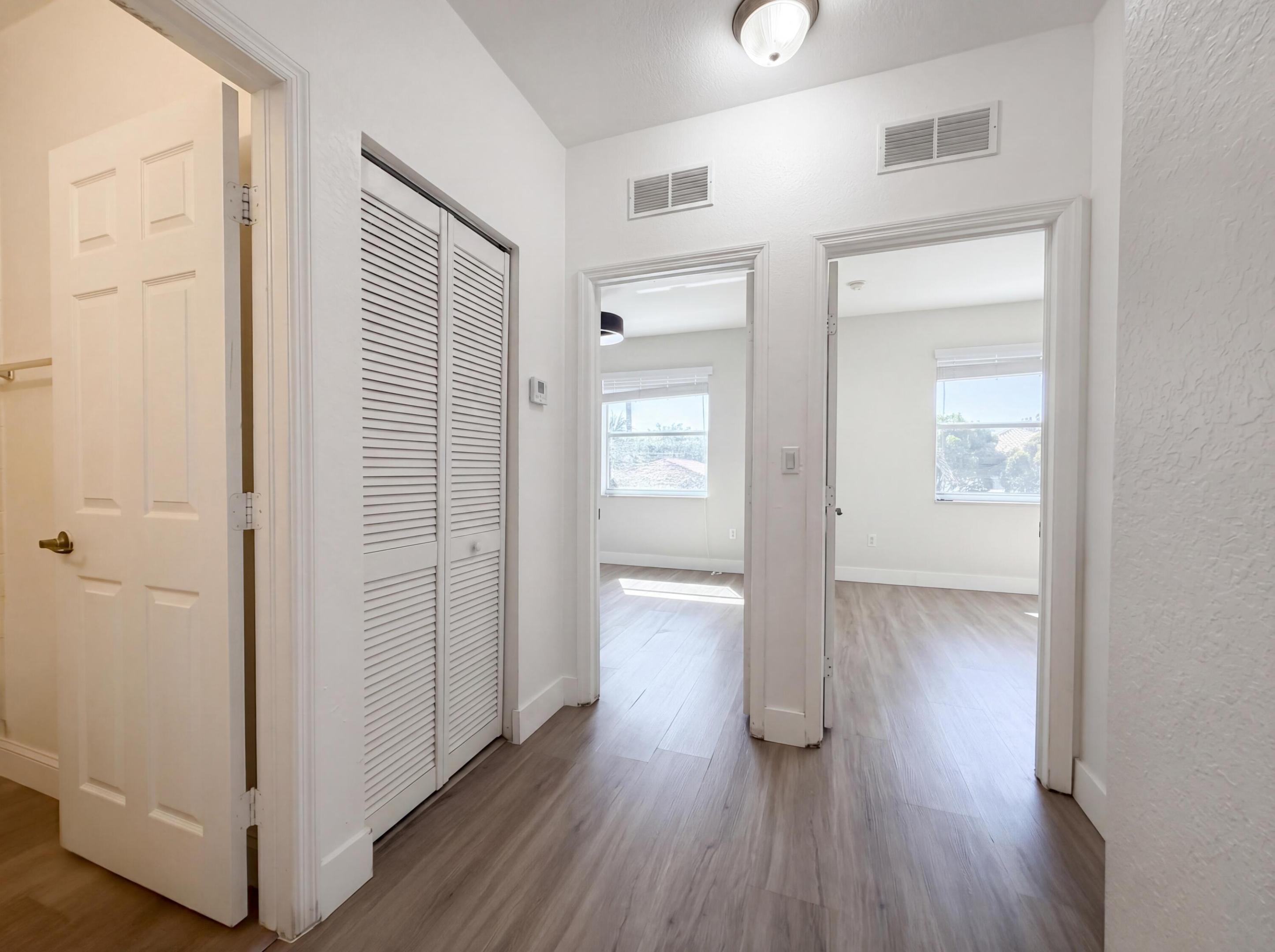 ESCADA 174-84 B - Residential