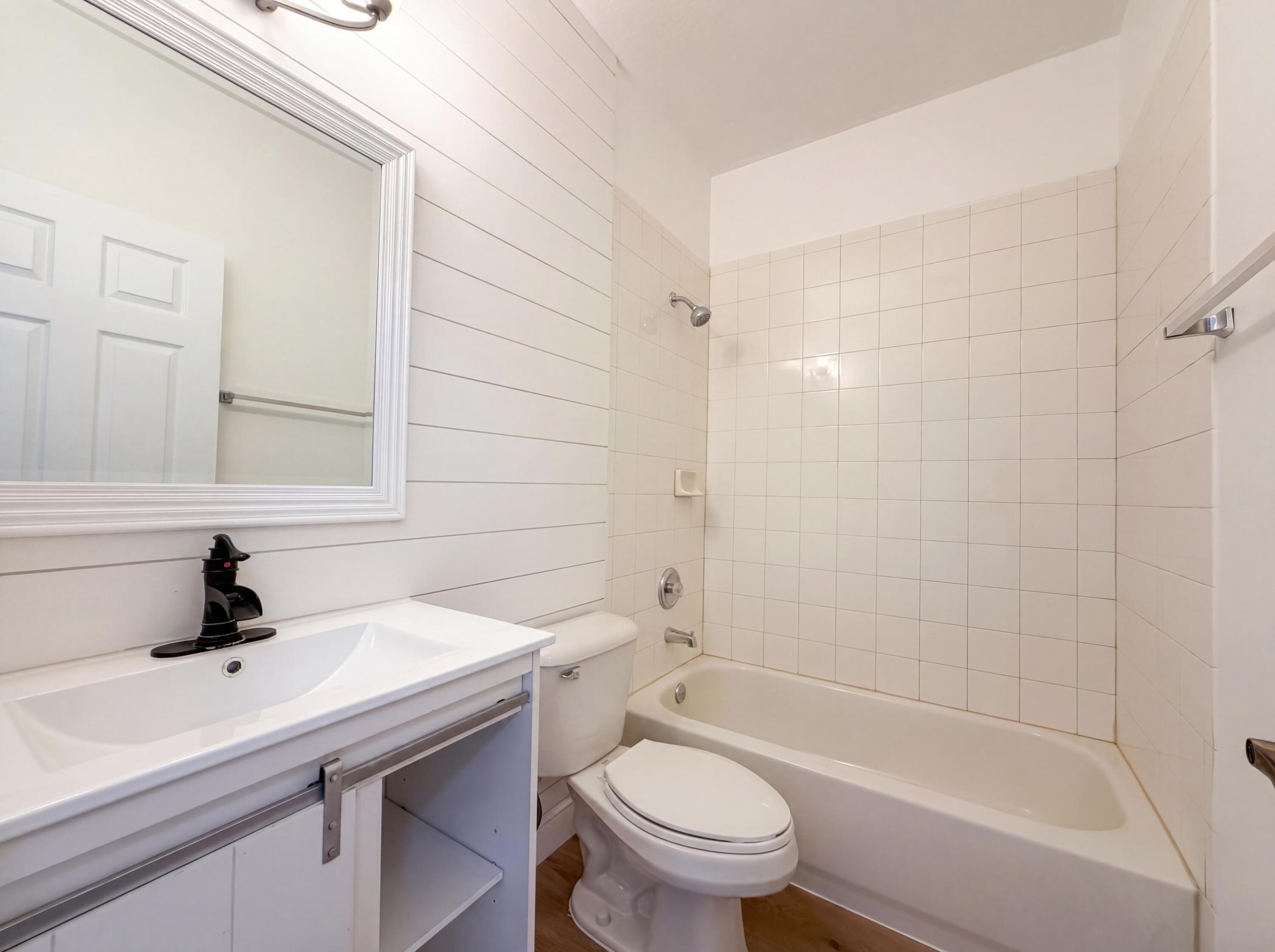 ESCADA 174-84 B - Residential