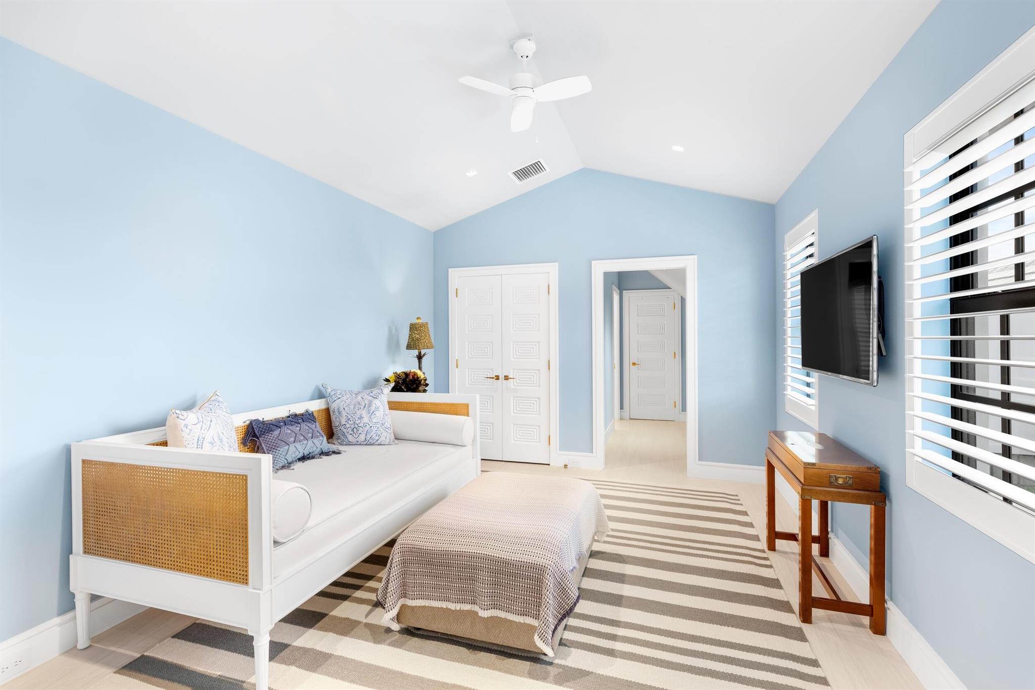 IBIS ISLE - Residential