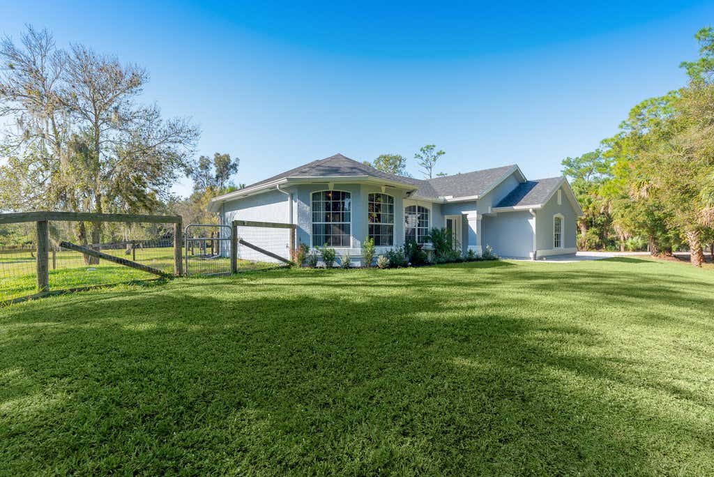 Photo of 6104 SW Woodham Street, Palm City, FL 34990 (MLS # R10968221)