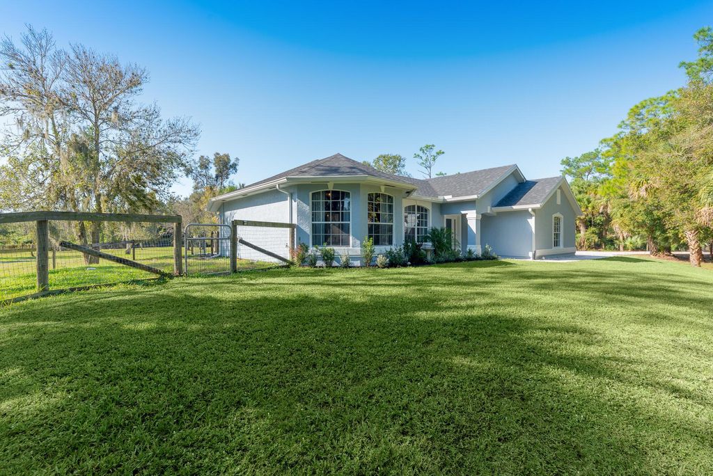 Photo of 6104 SW Woodham Street, Palm City, FL 34990 (MLS # R10968221)