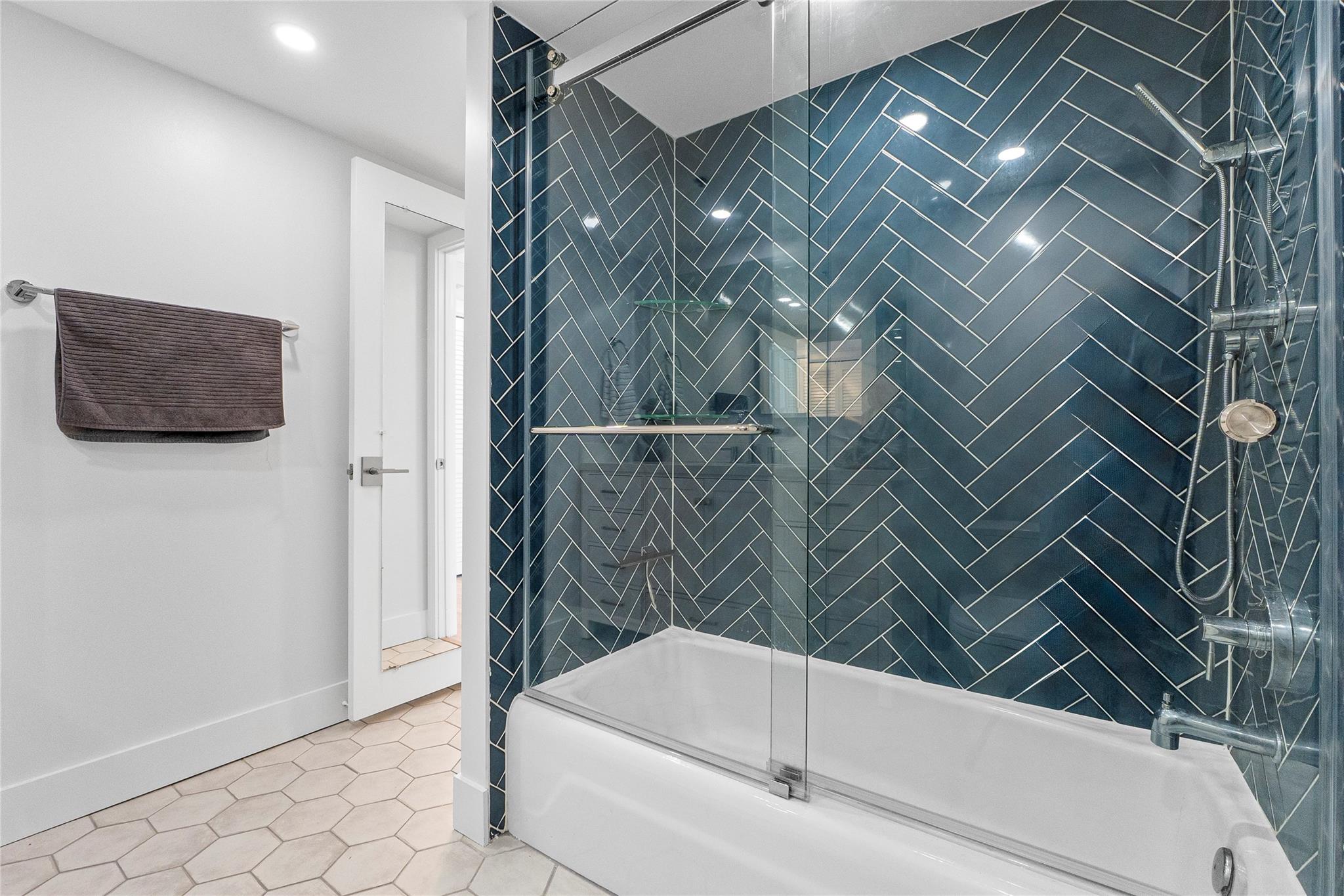 ABERDEEN ARMS CONDO - Residential Lease