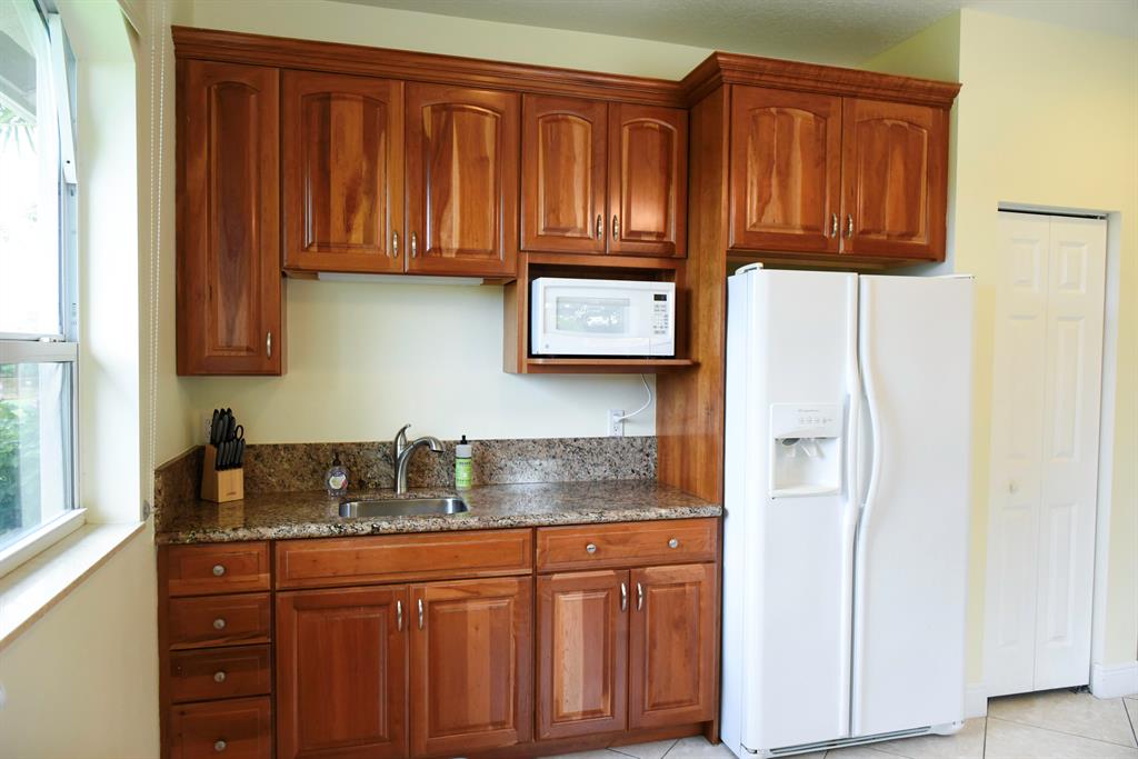 PALM BEACH POINT EAST - Residential Lease