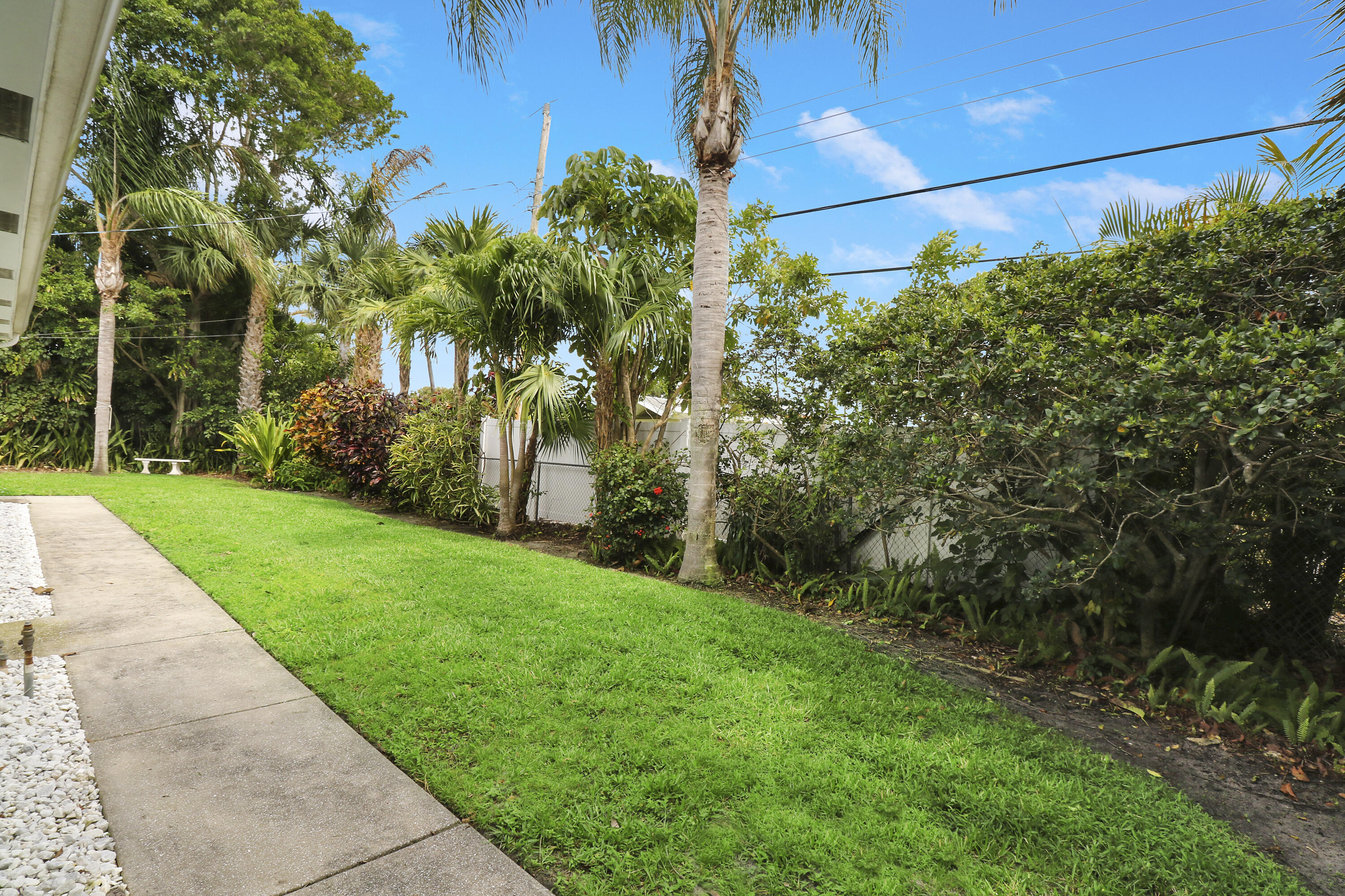 COUNTRY CLUB ADD TO VILLAGE OF NORTH PALM BEACH - Residential Lease