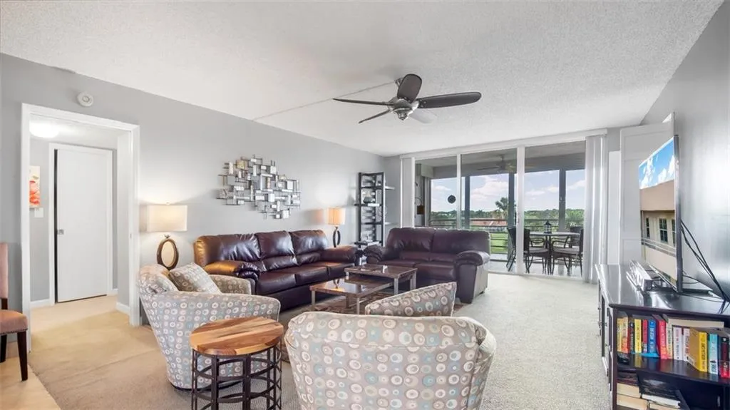 3960 Oaks Clubhouse Dr Unit 511  