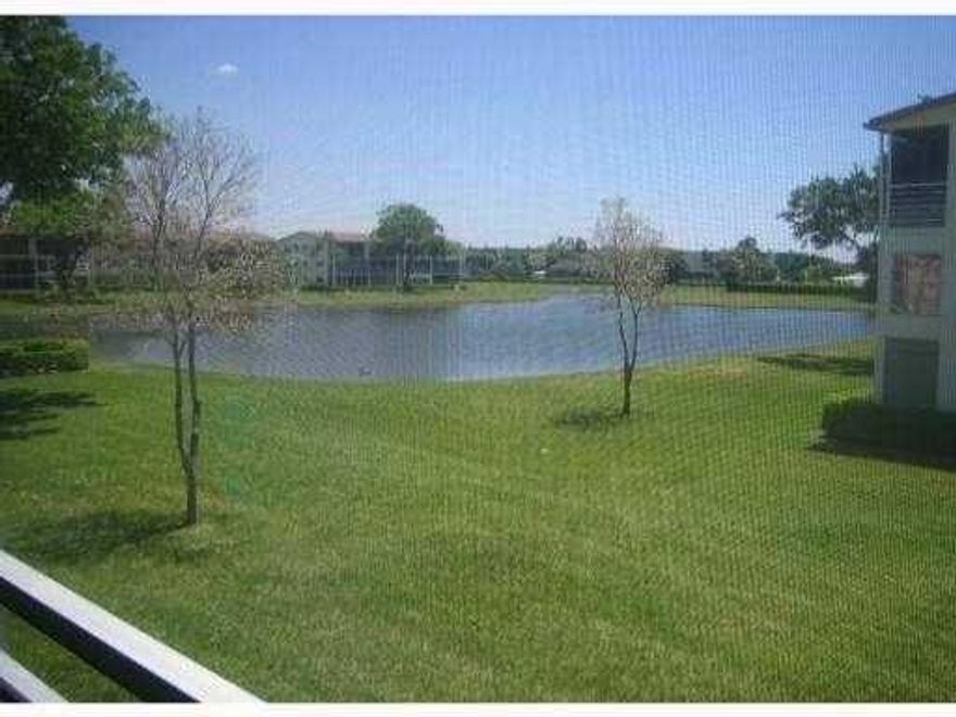 Nice unit - well kept.  Move in ready - turnkey.