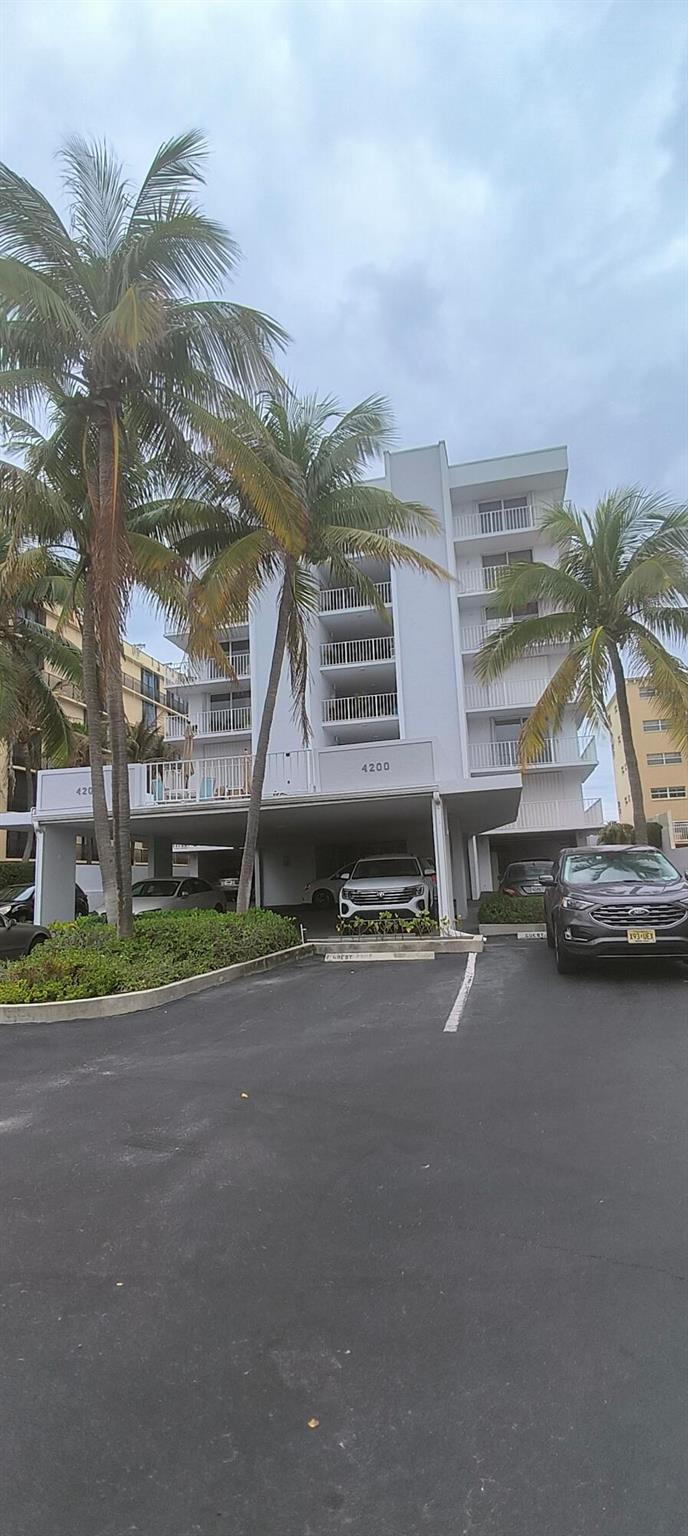 PALM BEACH WINDEMERE COND - Residential Lease