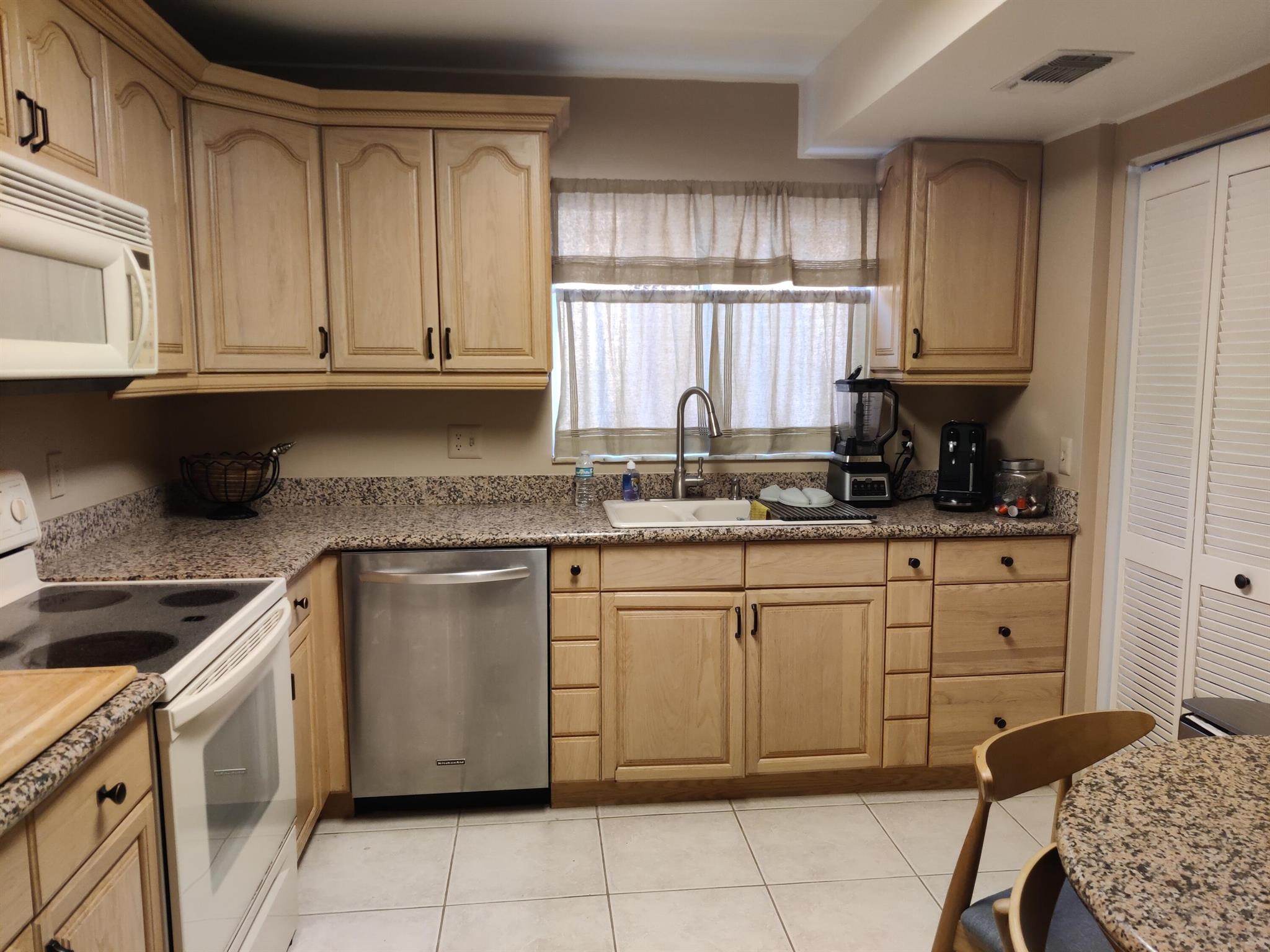 PALM BEACH WINDEMERE COND - Residential Lease