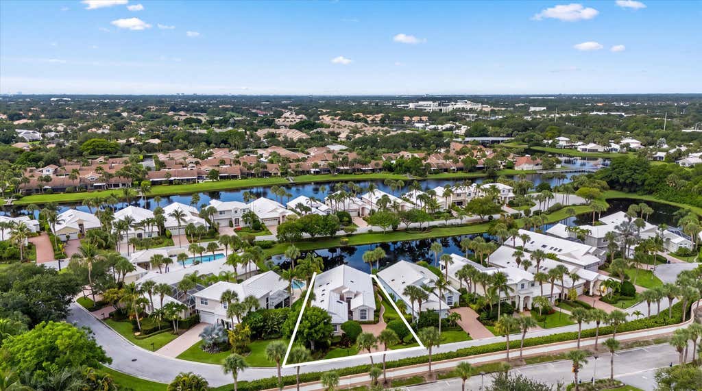 Photo of 3878 N Longview Drive, Jupiter, FL 33477 (MLS # B26049729)