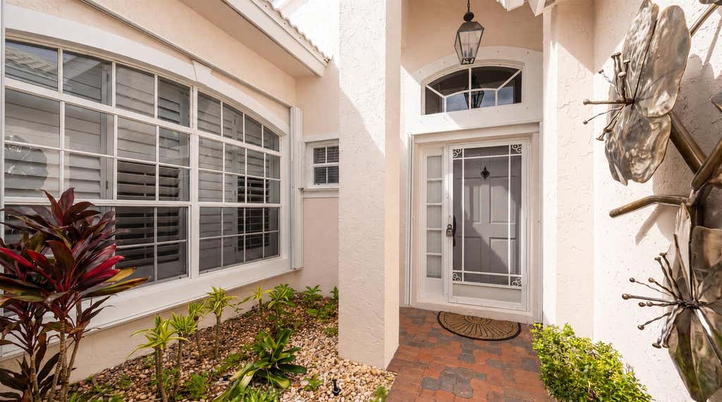 Photo of 3878 N Longview Drive, Jupiter, FL 33477 (MLS # B26049729)