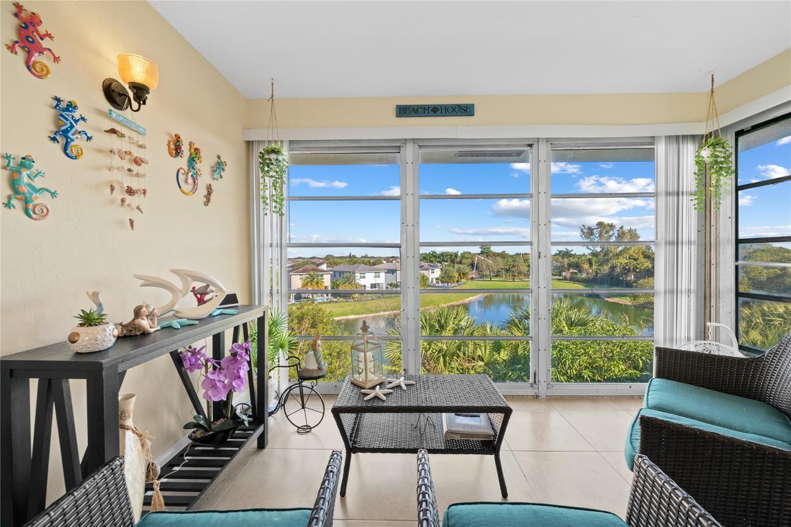 CRYSTAL LAKE 941 - Residential