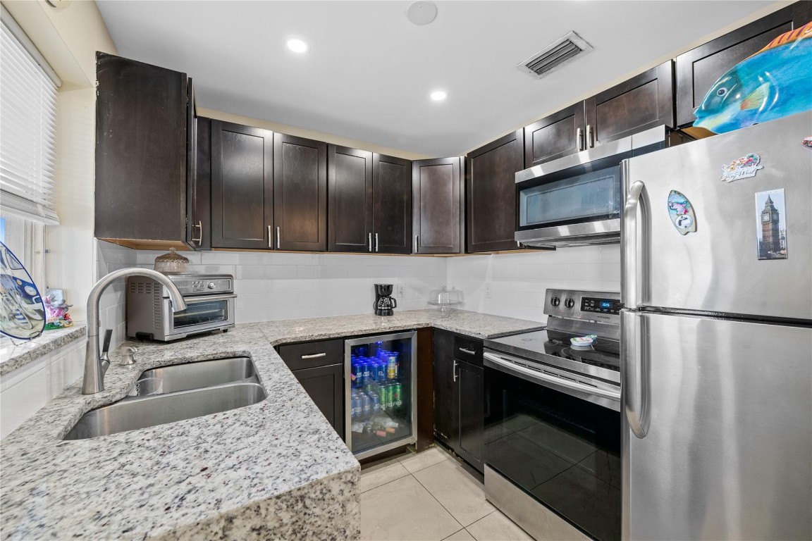 CRYSTAL LAKE 941 - Residential