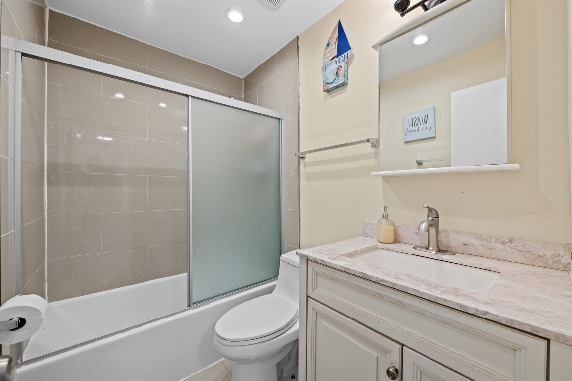 CRYSTAL LAKE 941 - Residential