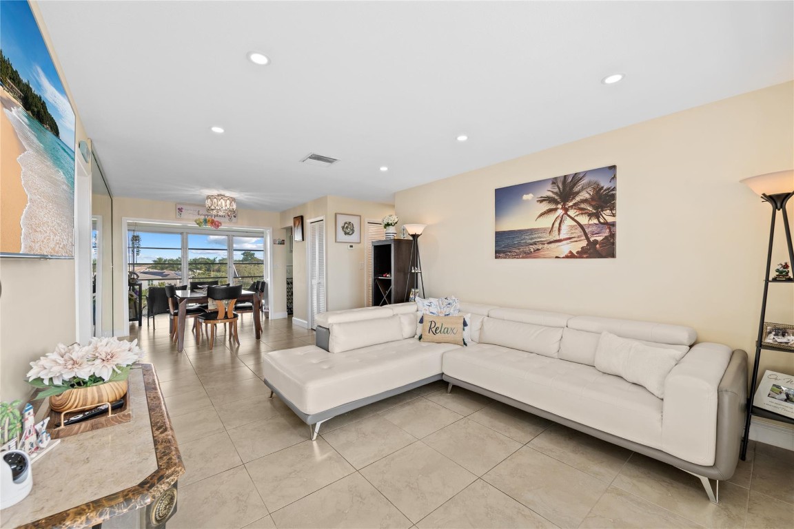 CRYSTAL LAKE 941 - Residential