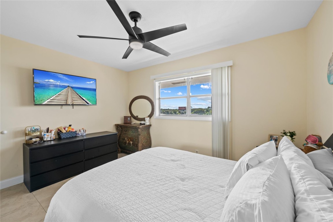 CRYSTAL LAKE 941 - Residential