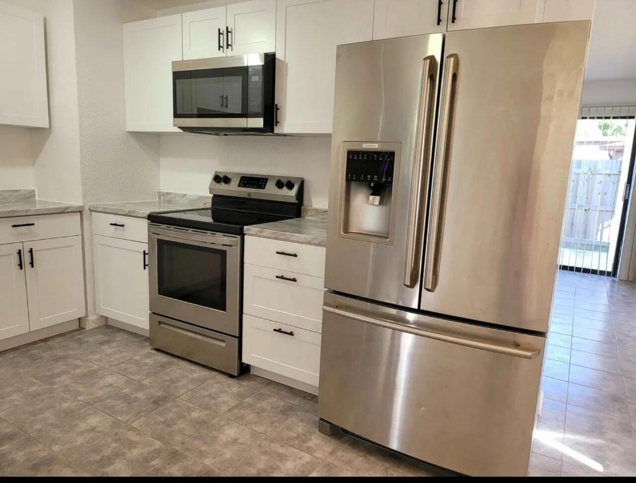 INDIAN HILLS ESTATES - Residential Lease