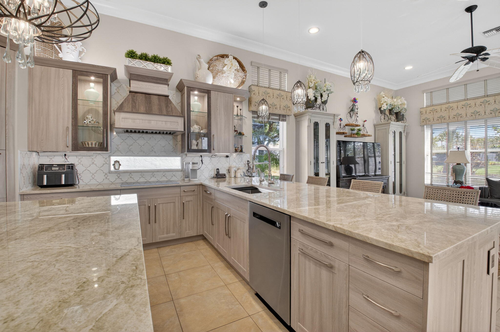 VALENCIA PALMS - Residential