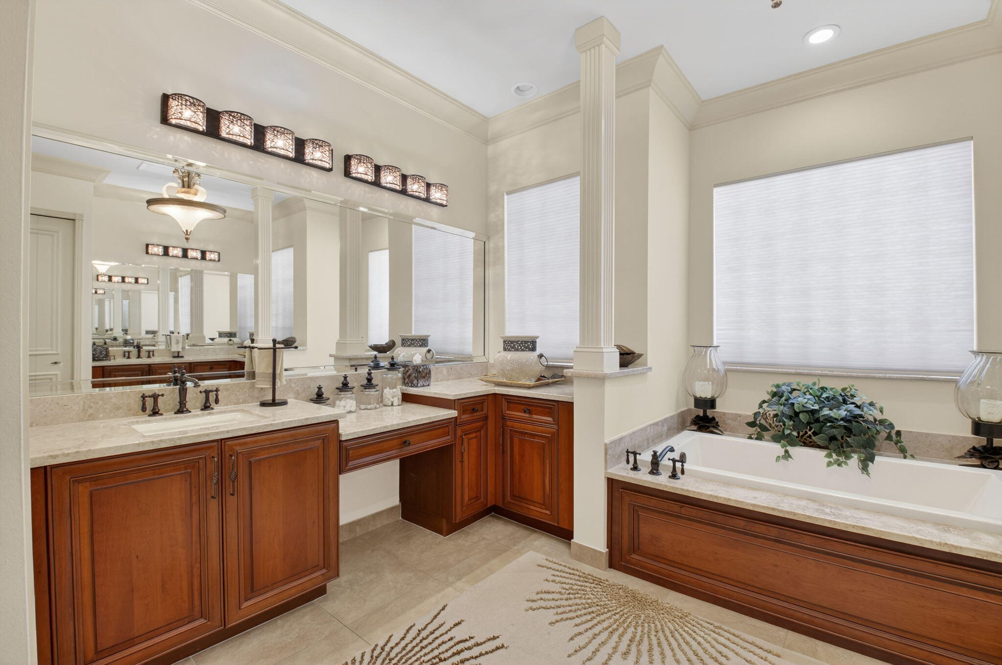 VALENCIA PALMS - Residential