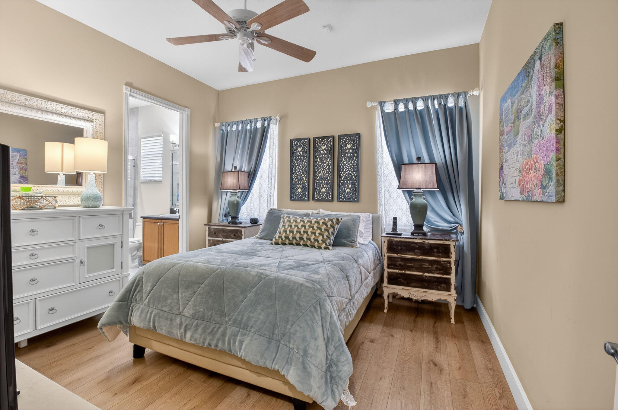 VALENCIA PALMS - Residential