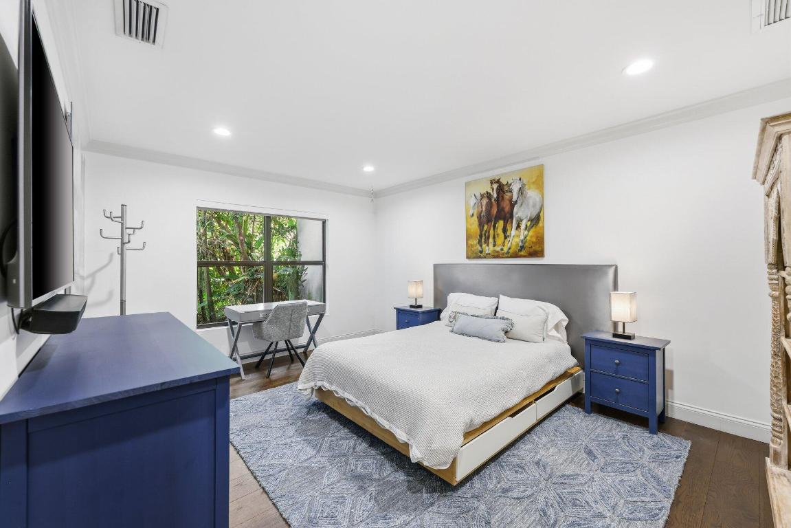 POLO ISLAND CONDO - Residential Lease