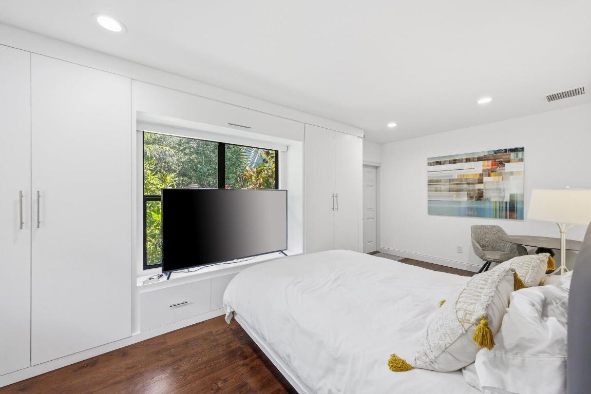 POLO ISLAND CONDO - Residential Lease