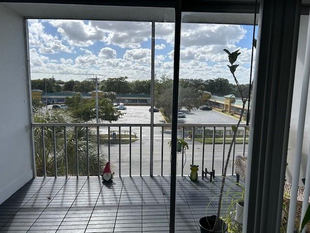 ORIOLE GOLF & TENNIS CLUB - Residential