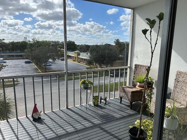 ORIOLE GOLF & TENNIS CLUB - Residential