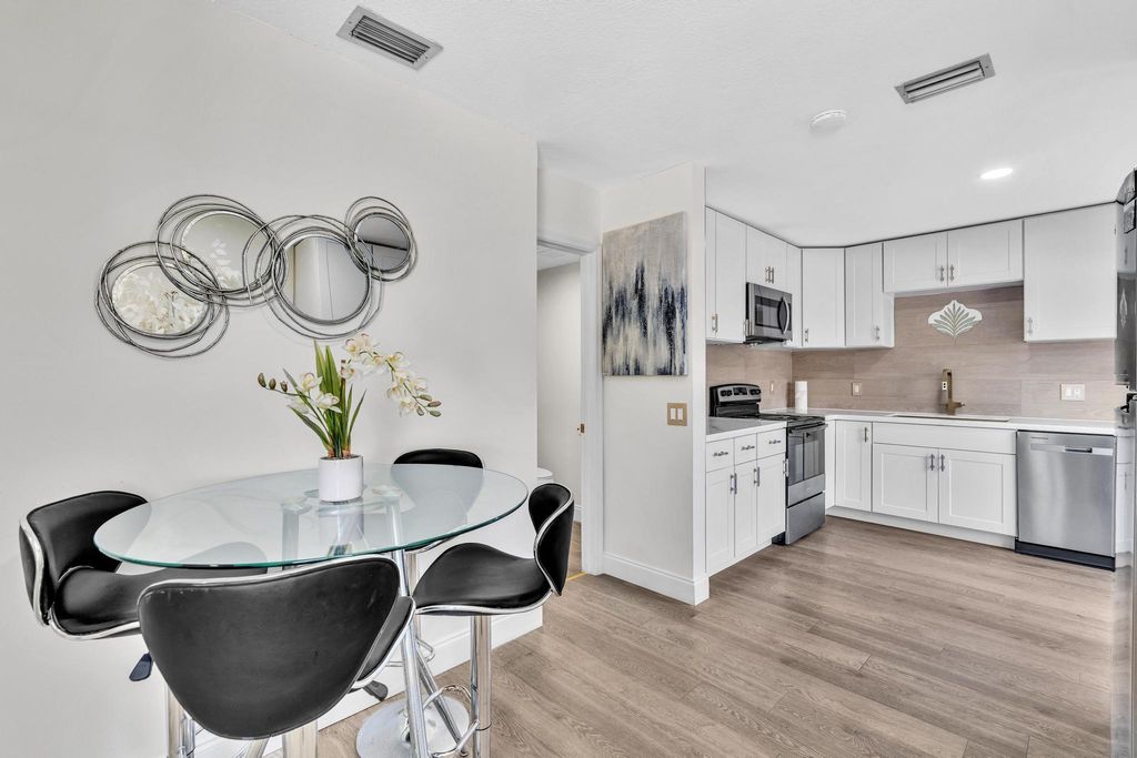 Photo of 6663 Via Regina, Boca Raton, FL 33433 (MLS # B26018086)