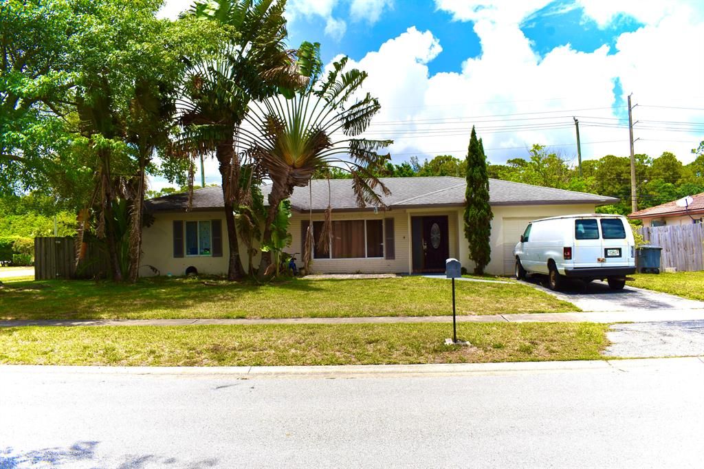 Photo of 10241 Dorchester Drive, Boca Raton, FL 33428 (MLS # R10720825)