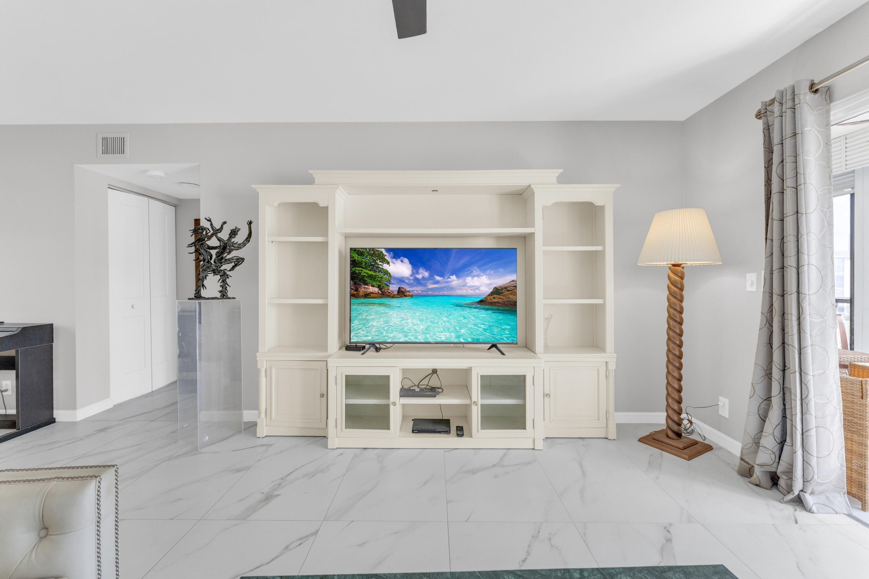 HUNTINGTON LAKES SEC THREE CONDOS - Residential Lease