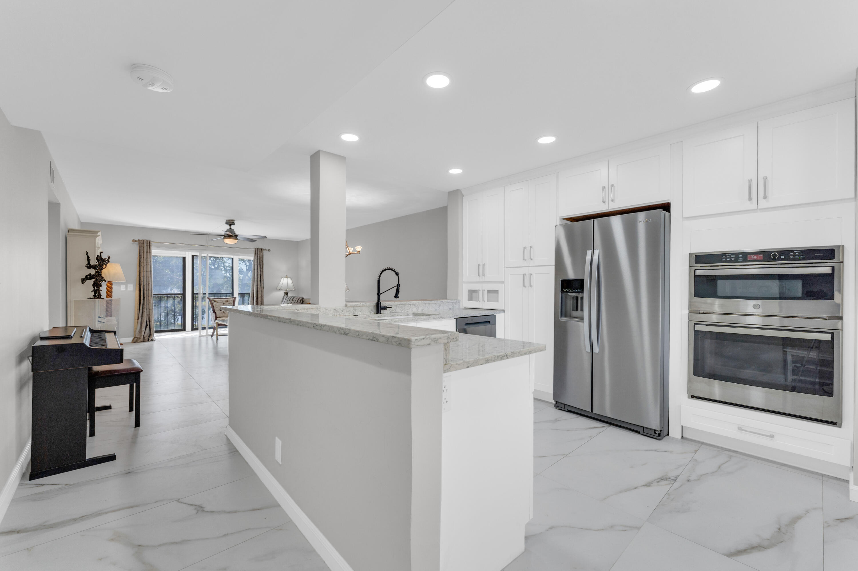 HUNTINGTON LAKES SEC THREE CONDOS - Residential Lease