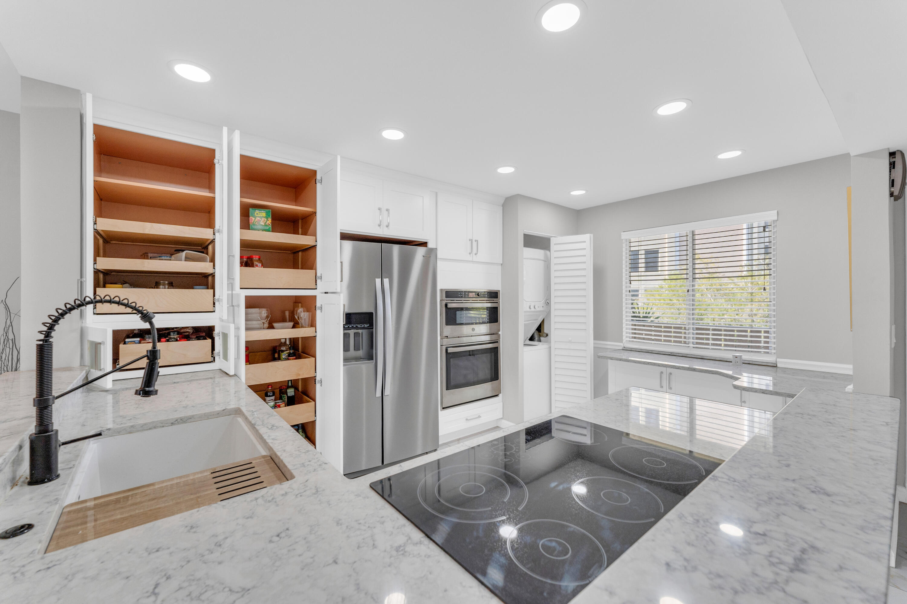 HUNTINGTON LAKES SEC THREE CONDOS - Residential Lease