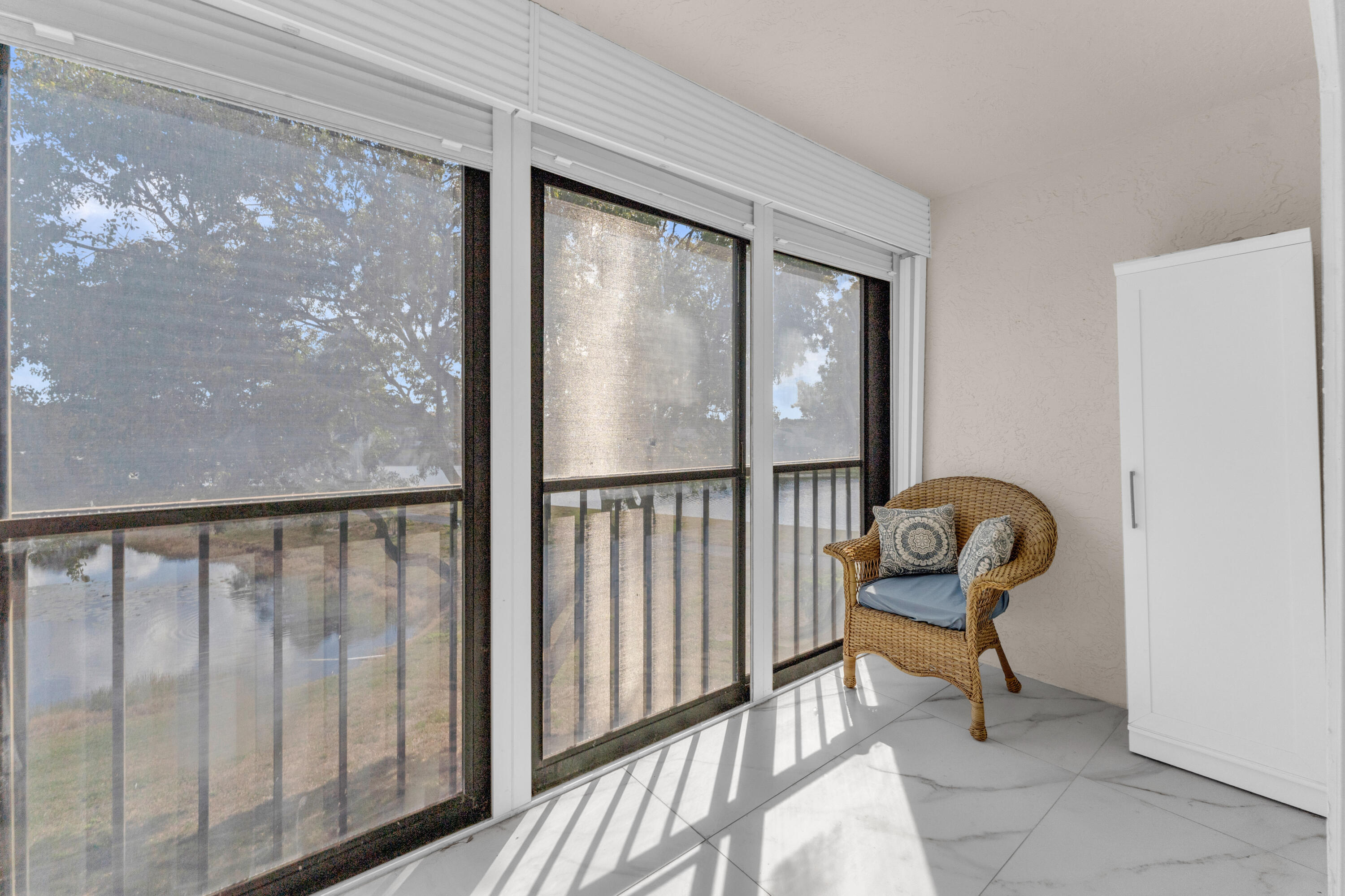 HUNTINGTON LAKES SEC THREE CONDOS - Residential Lease