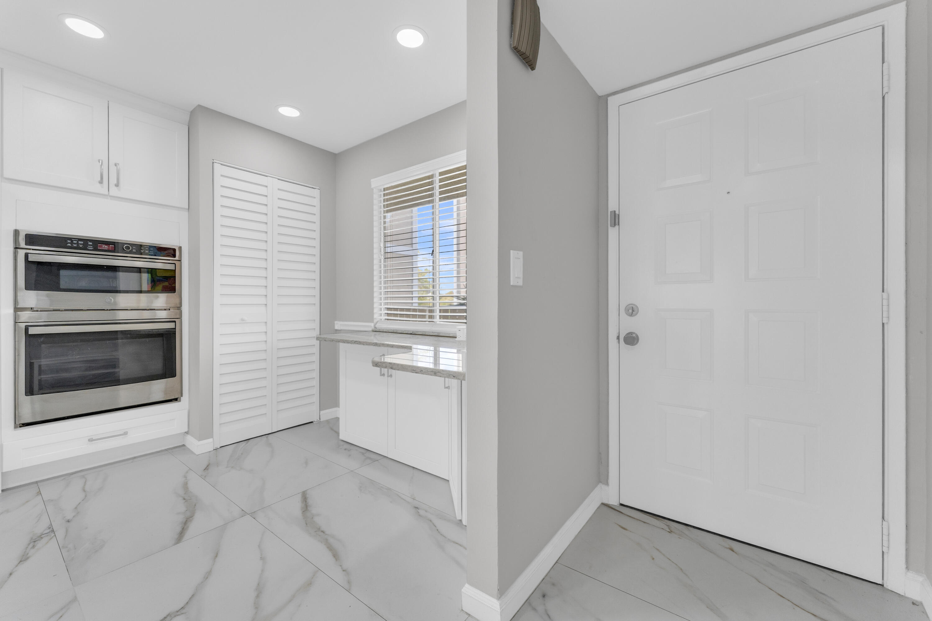 HUNTINGTON LAKES SEC THREE CONDOS - Residential Lease