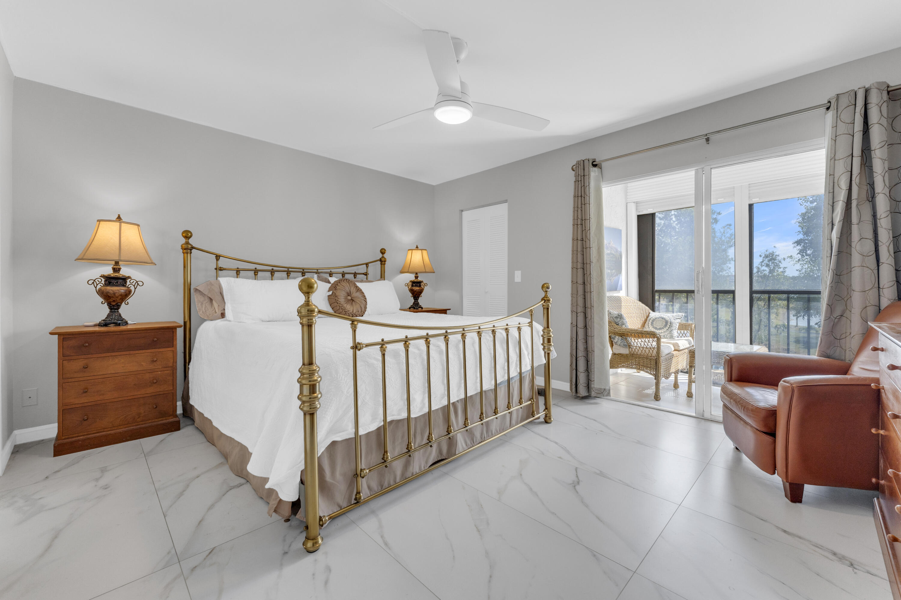 HUNTINGTON LAKES SEC THREE CONDOS - Residential Lease