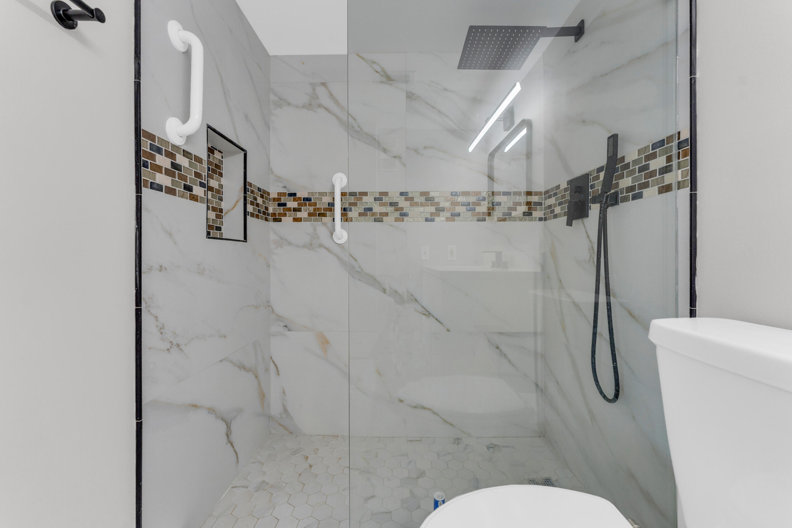 HUNTINGTON LAKES SEC THREE CONDOS - Residential Lease