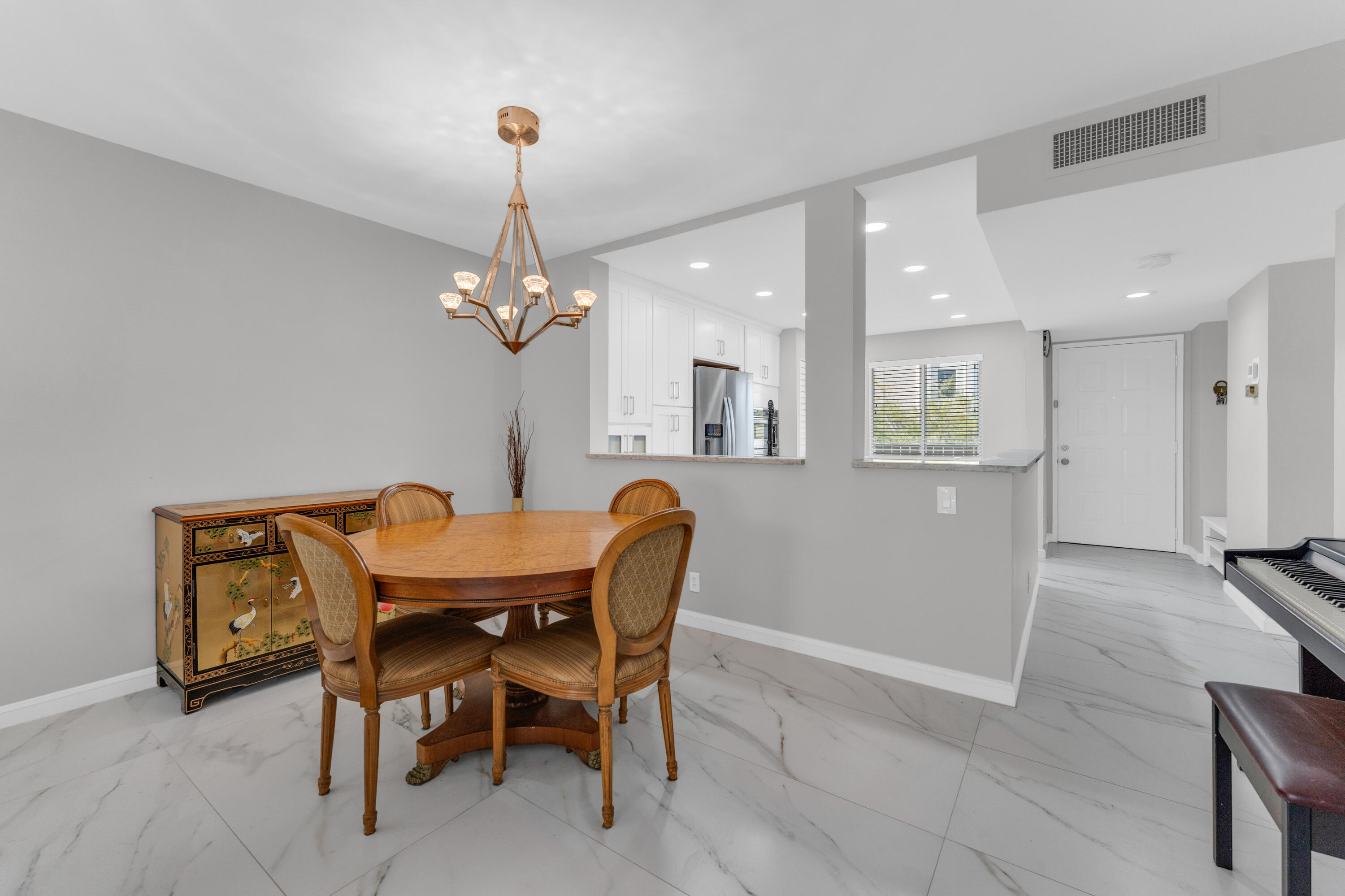 HUNTINGTON LAKES SEC THREE CONDOS - Residential Lease