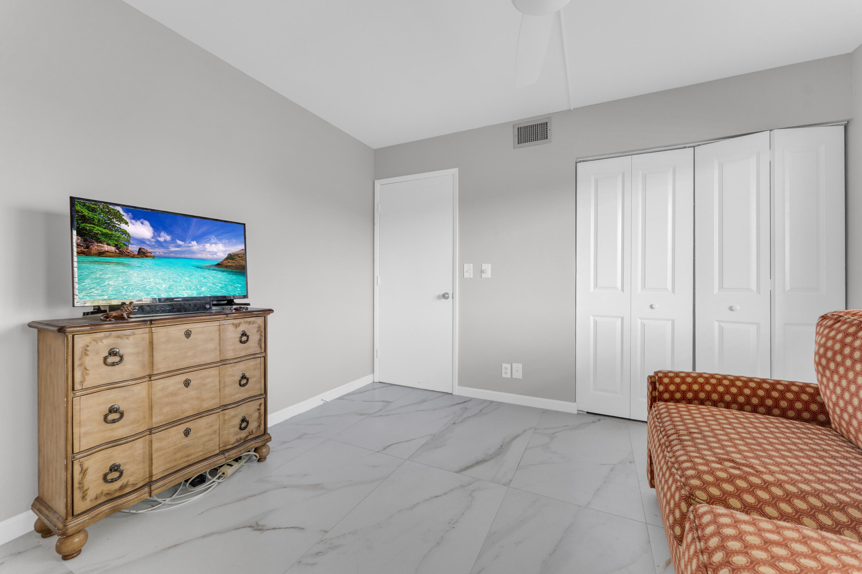 HUNTINGTON LAKES SEC THREE CONDOS - Residential Lease