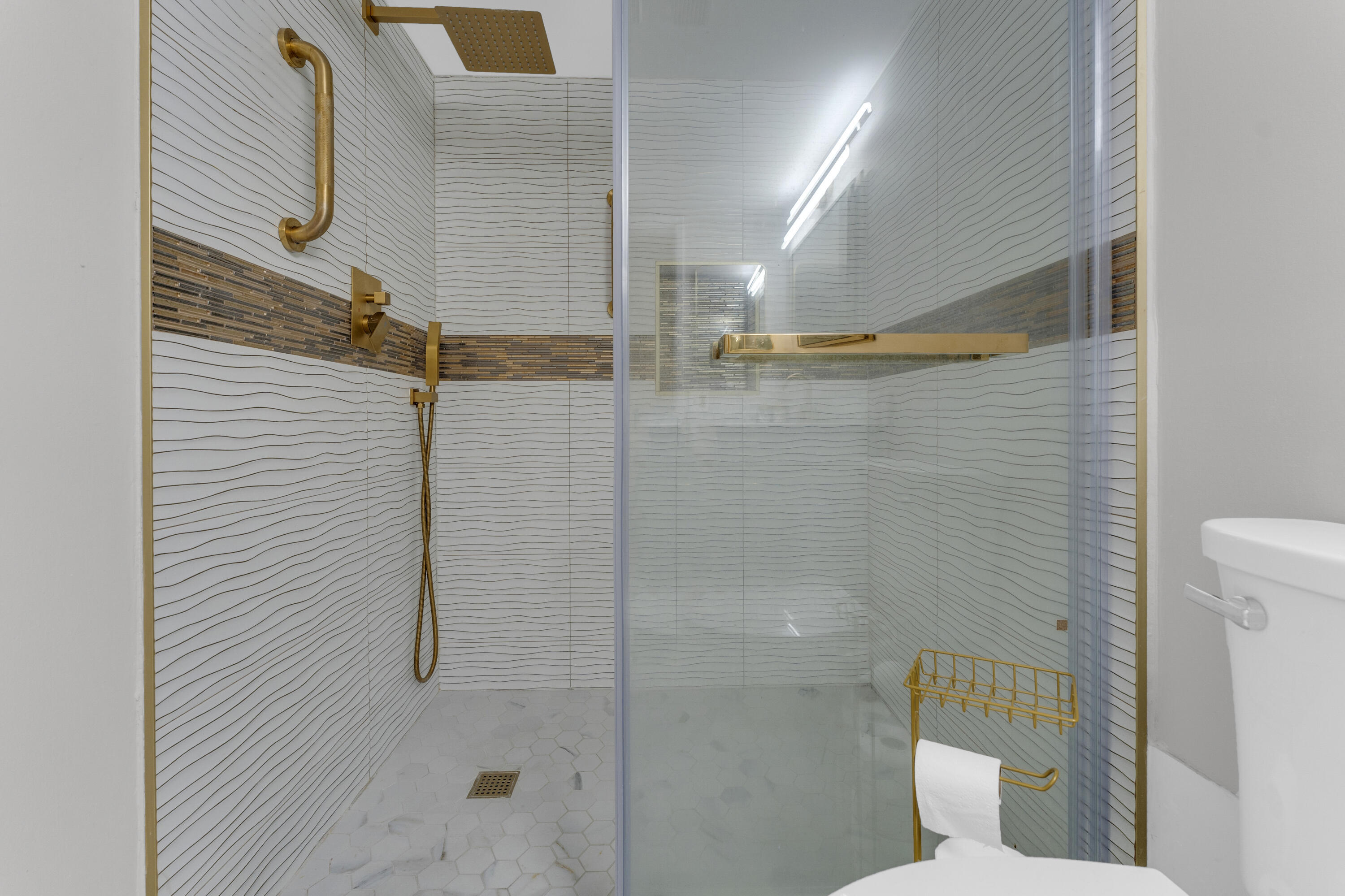 HUNTINGTON LAKES SEC THREE CONDOS - Residential Lease