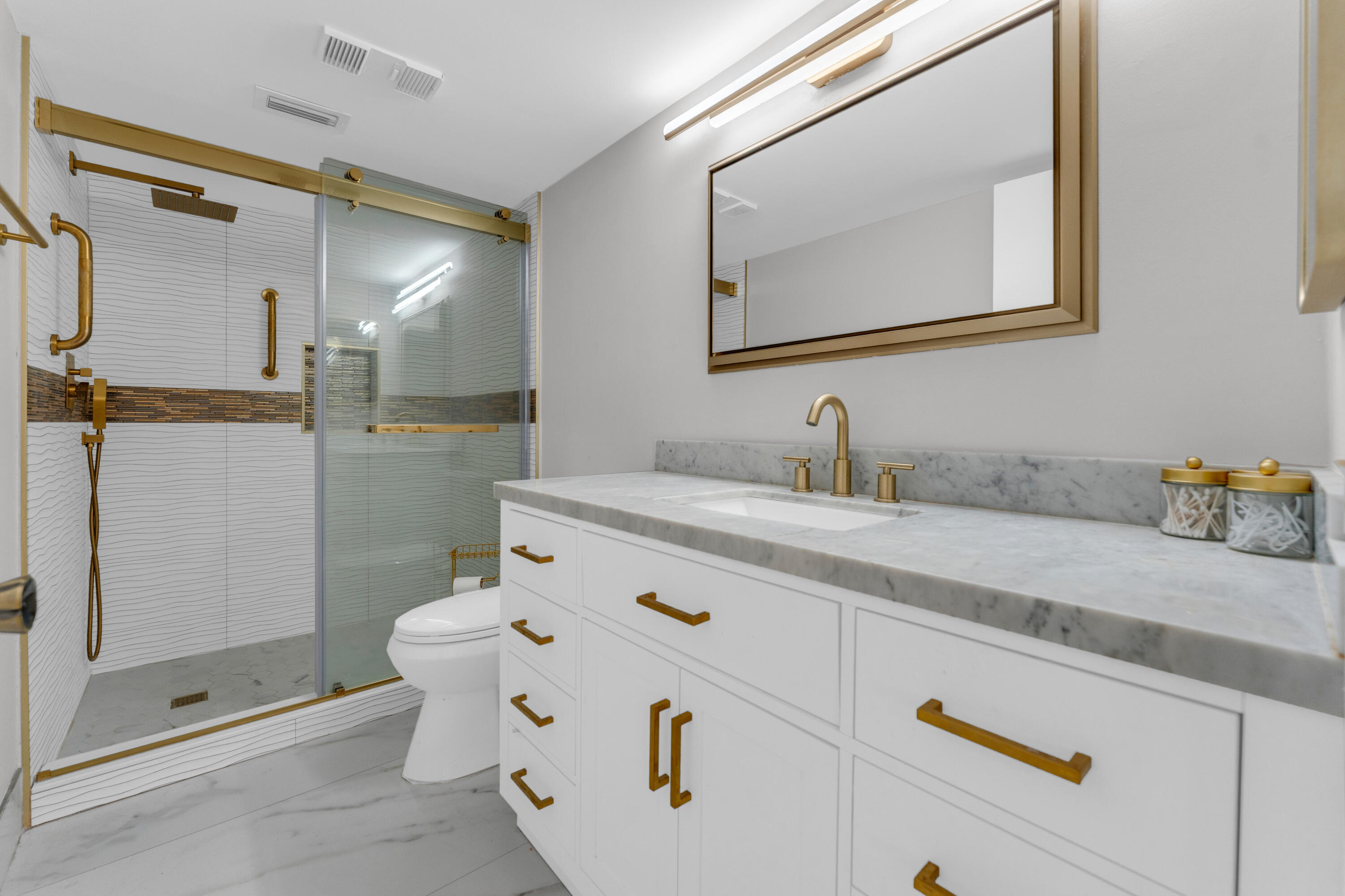 HUNTINGTON LAKES SEC THREE CONDOS - Residential Lease