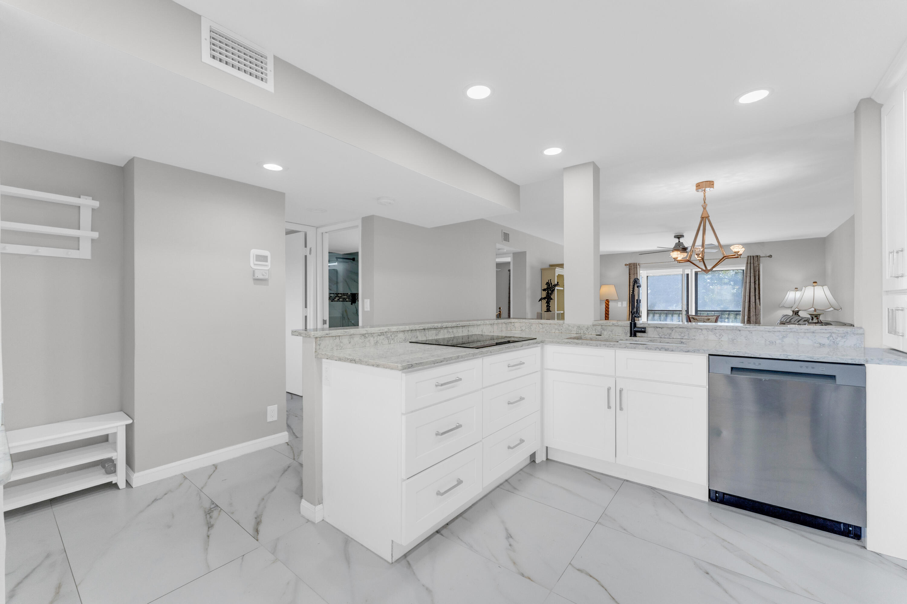 HUNTINGTON LAKES SEC THREE CONDOS - Residential Lease