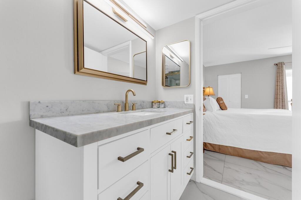 HUNTINGTON LAKES SEC THREE CONDOS - Residential Lease