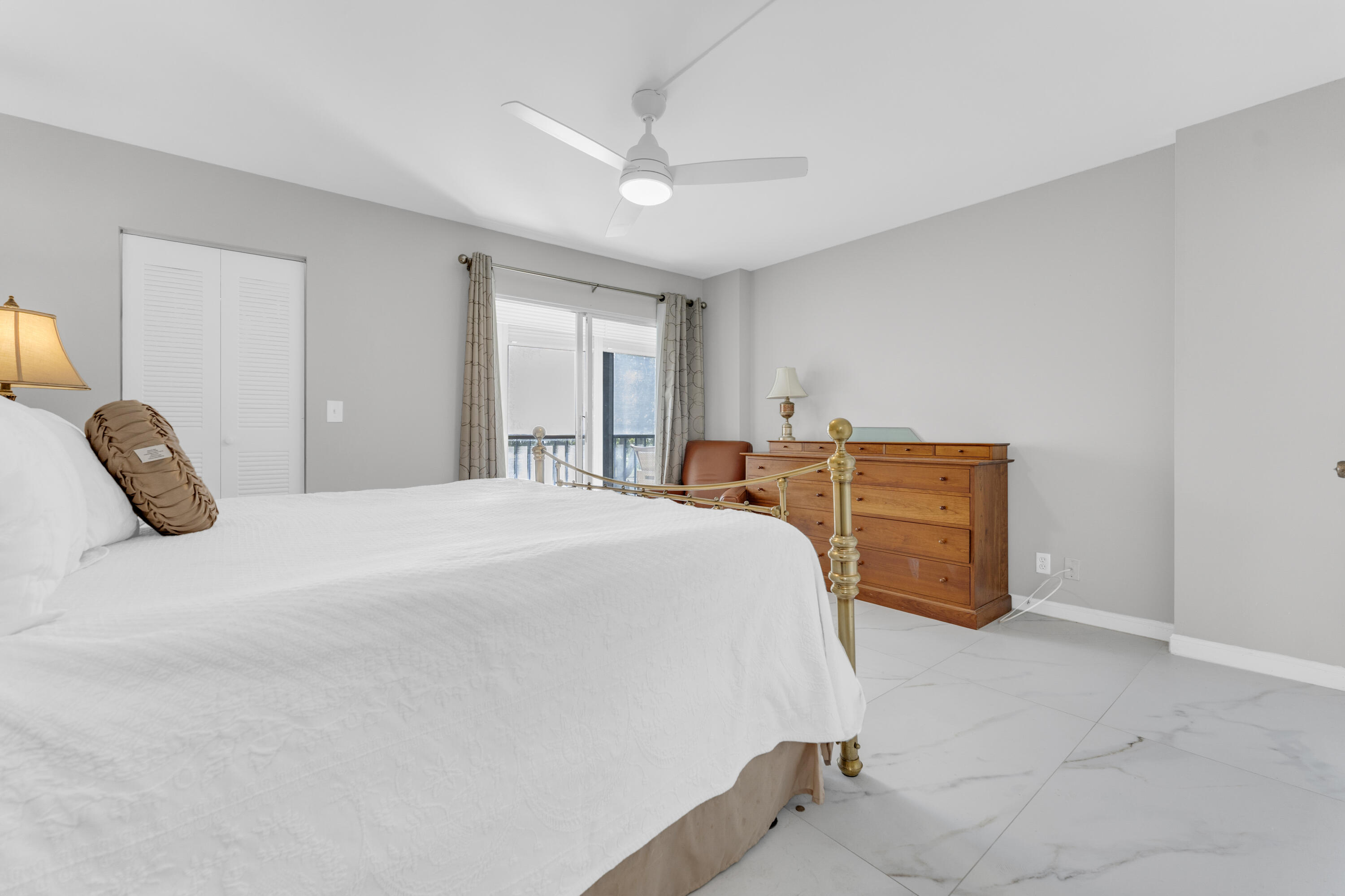 HUNTINGTON LAKES SEC THREE CONDOS - Residential Lease