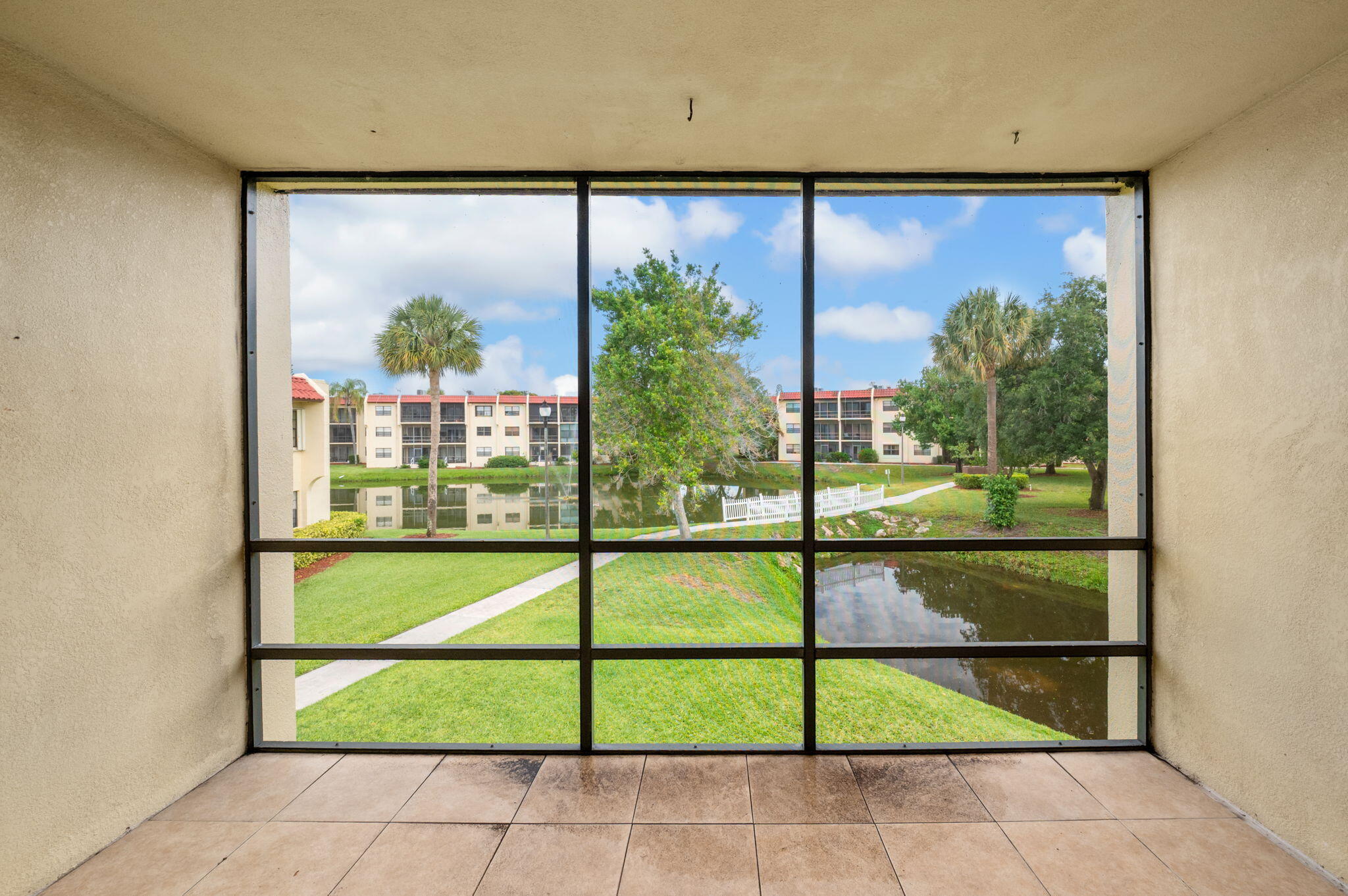 ISLAND HOUSE CONDOMINIUM PHASE I - Residential