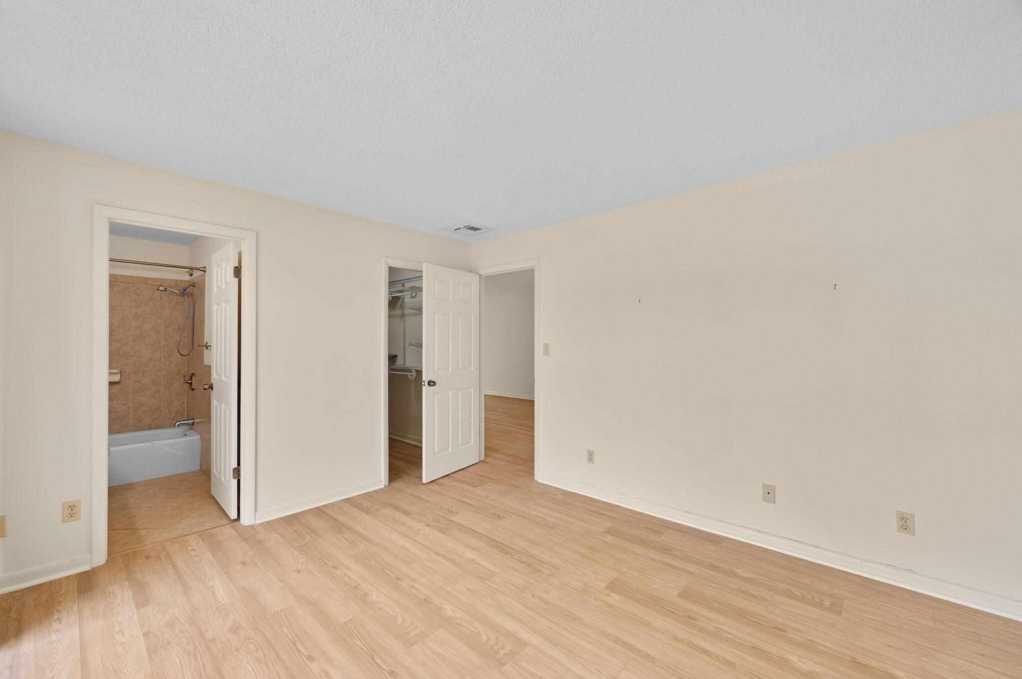 ISLAND HOUSE CONDOMINIUM PHASE I - Residential