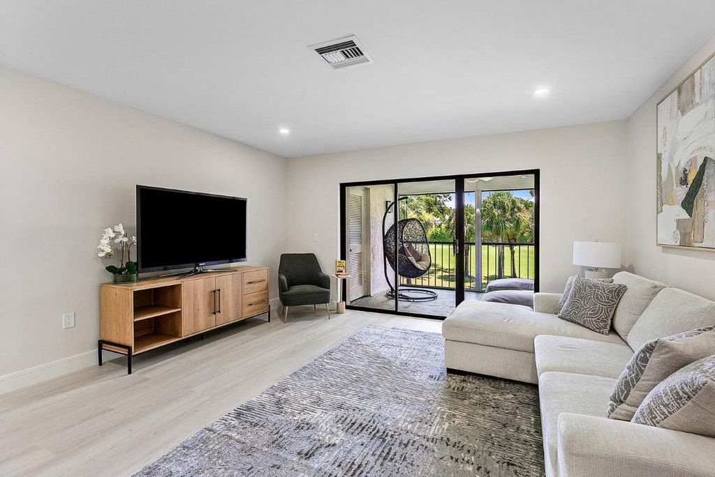 Photo of 20 Southport Lane #D, Boynton Beach, FL 33436 (MLS # R11155912)