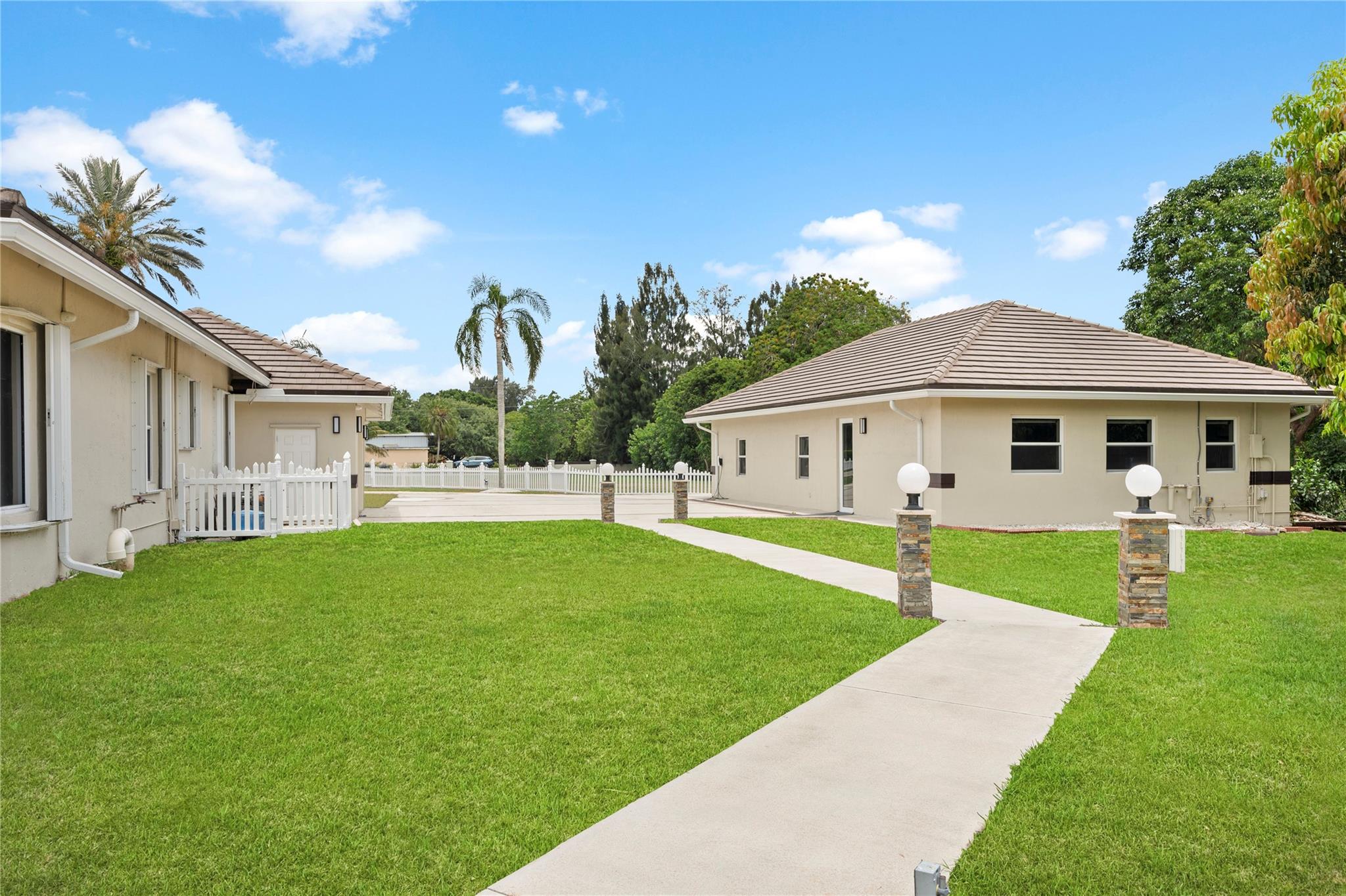 FLAMINGO GROVES - Residential