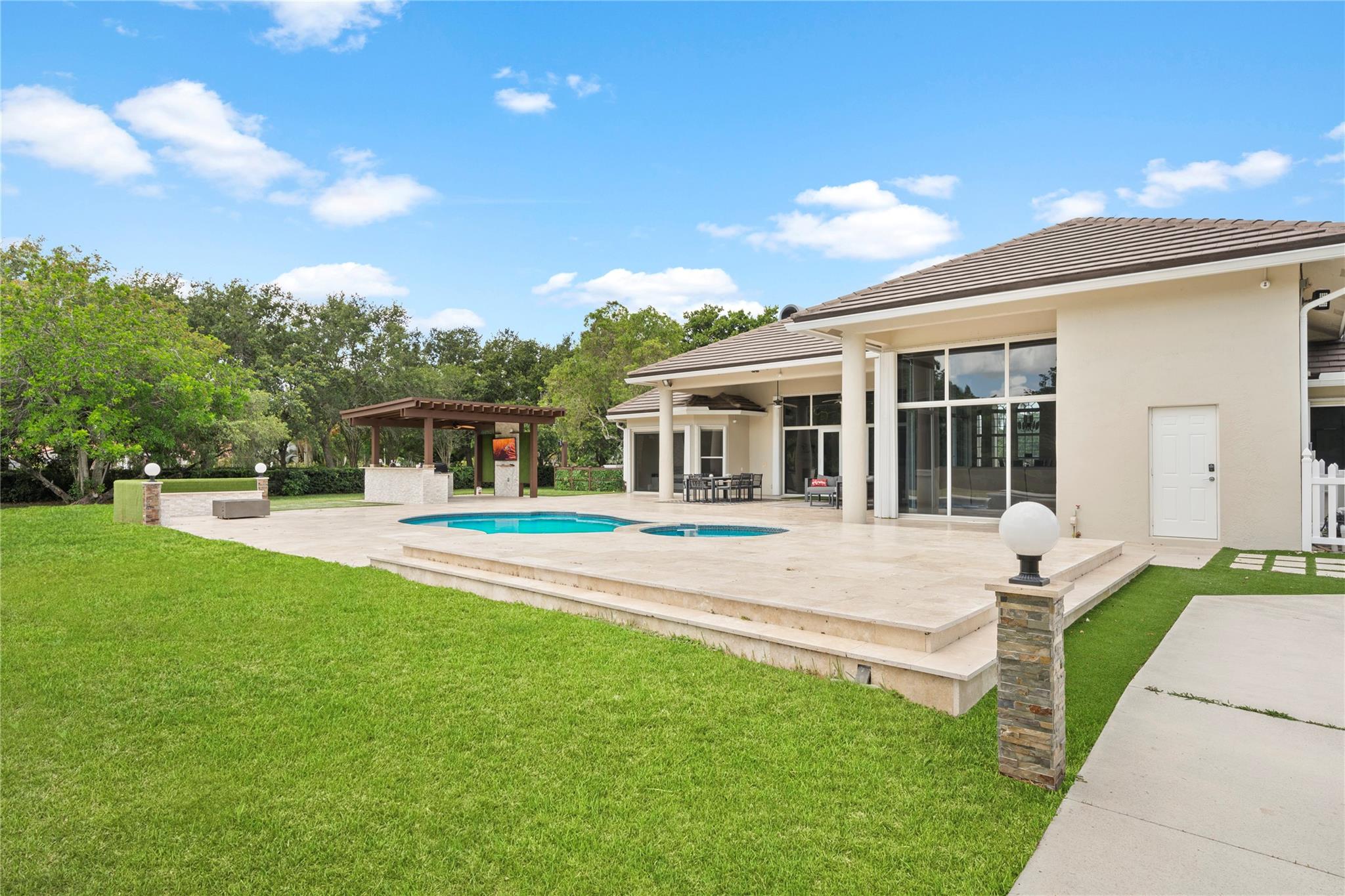 FLAMINGO GROVES - Residential