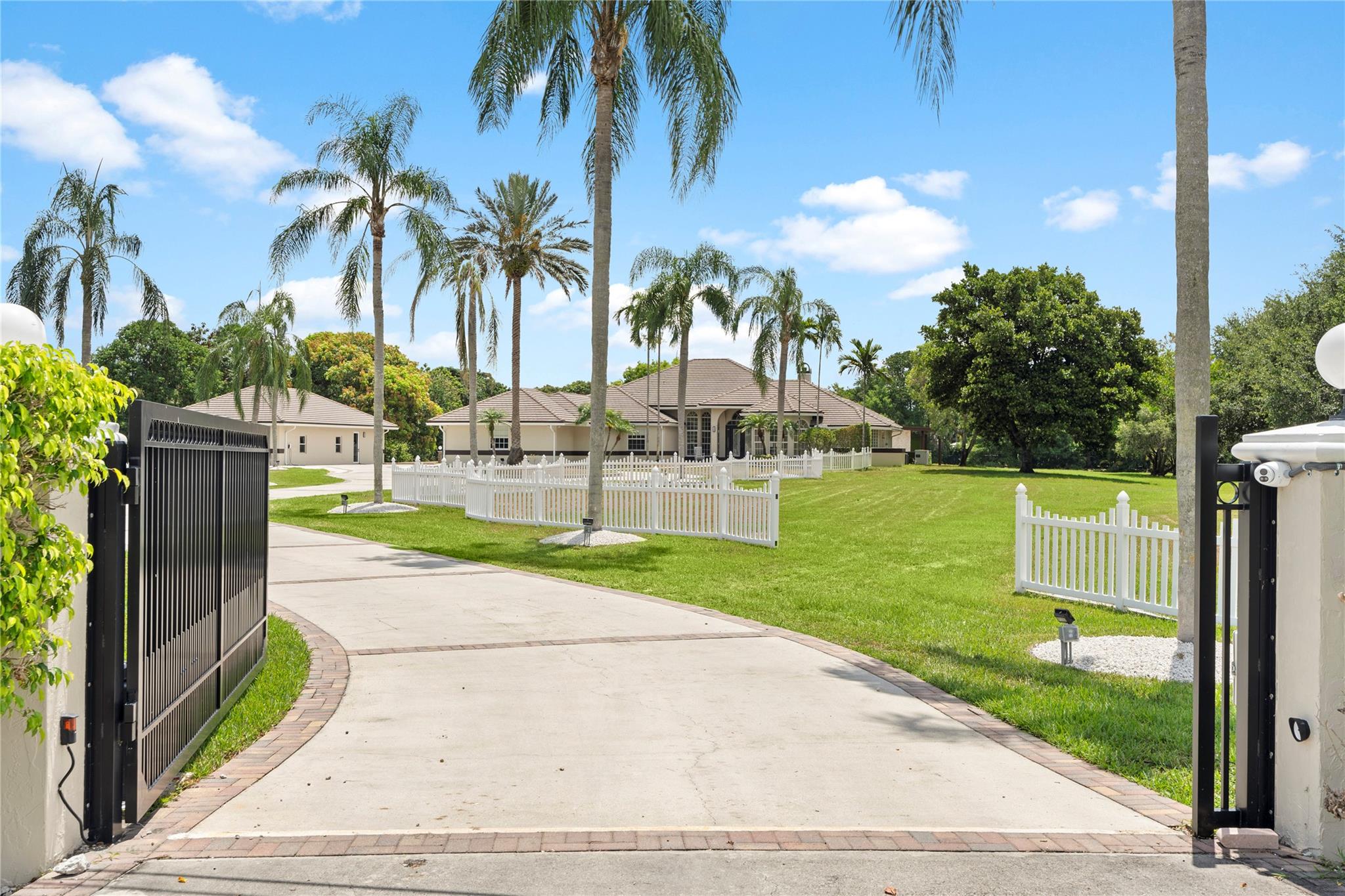 FLAMINGO GROVES - Residential