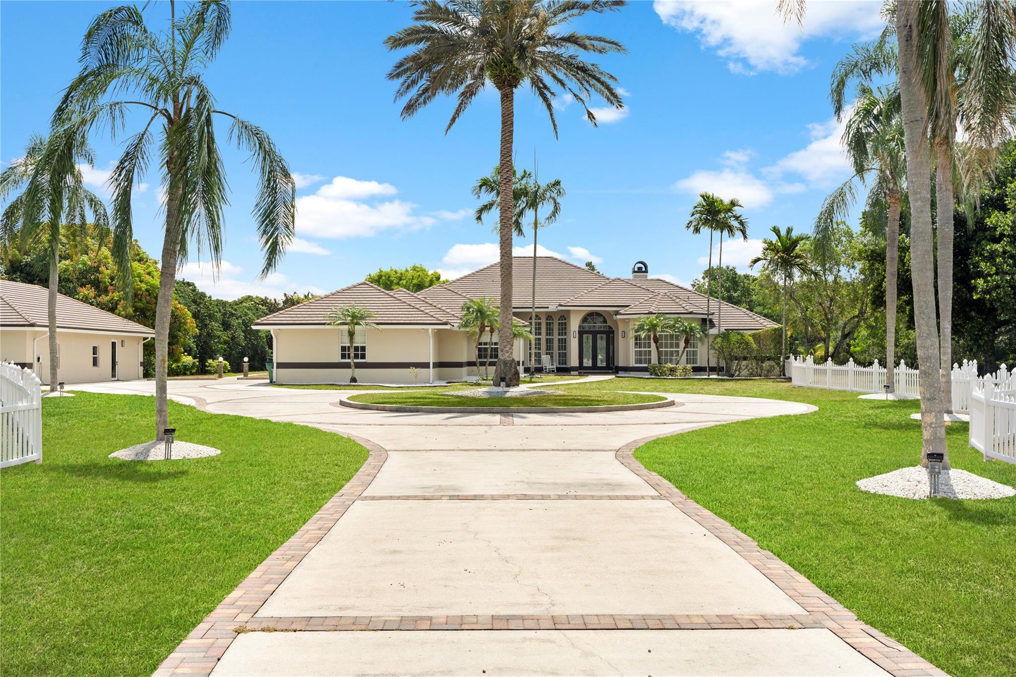 FLAMINGO GROVES - Residential